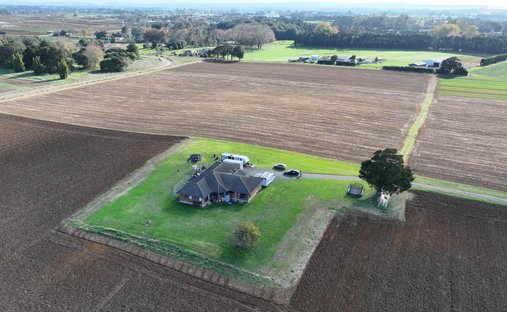 House in Pukekohe Hill, New Zealand 1