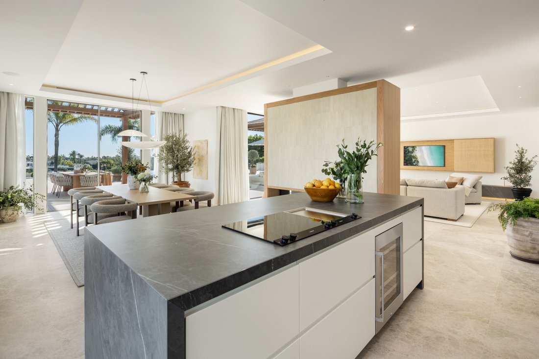 Villa in Nueva Andalucia, Marbella, Spain 5 - 18088642