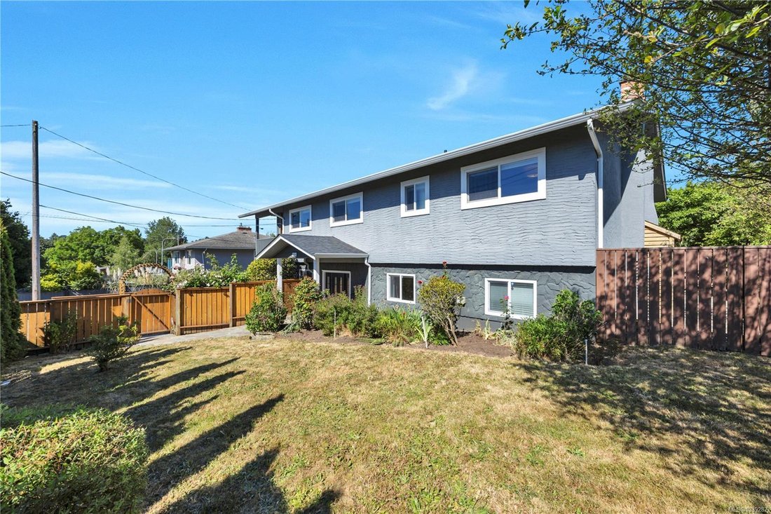 House in Saanich, British Columbia, Canada 3 - 18086661