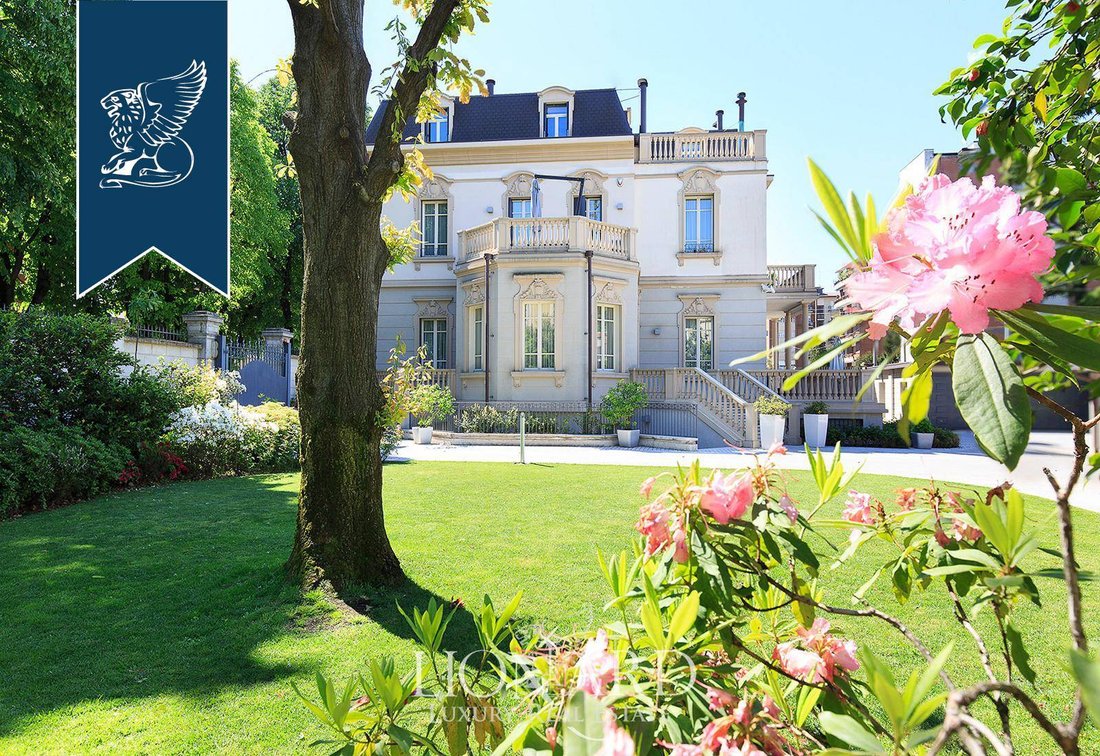 Villa in Center, Gallarate, Lombardy 2 - 18087546