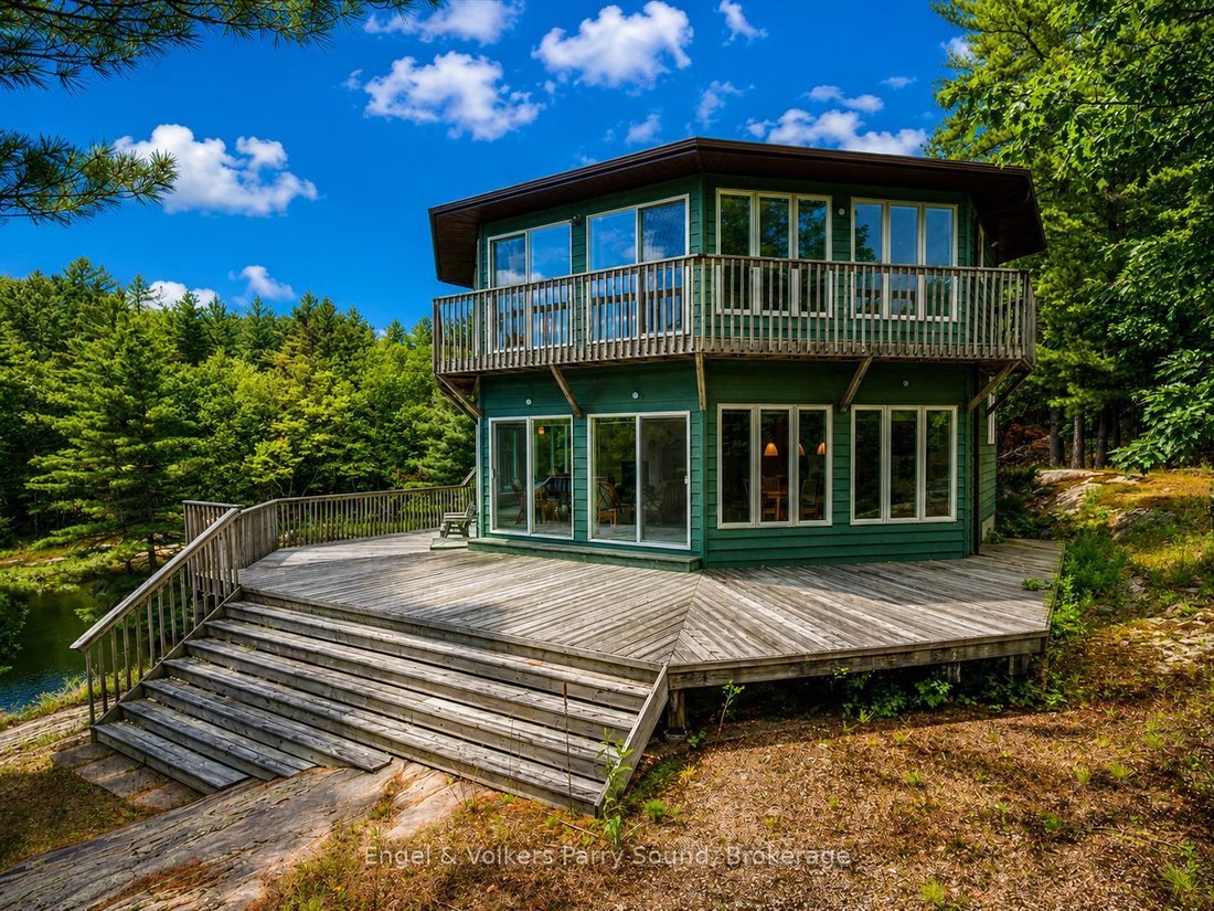 House in Ojibway Island, Ontario, Canada 5 - 18086702