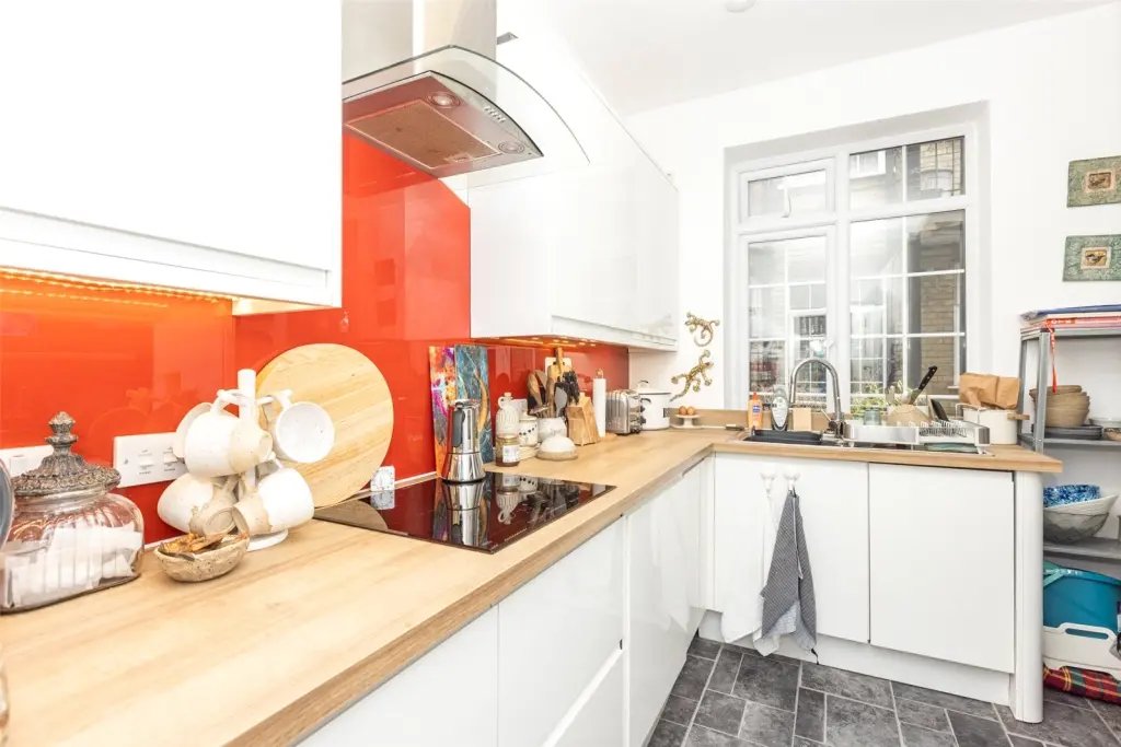 Apartment in Holly Village, Haringey, England 5 - 18081451