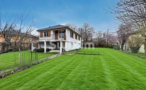 House in Ouest, Saint-Genis-Pouilly, France 1