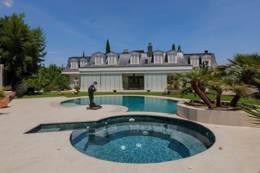 Villa in Somosaguas, Pozuelo de Alarcon, Comunidad de Madrid 2 - 17240556