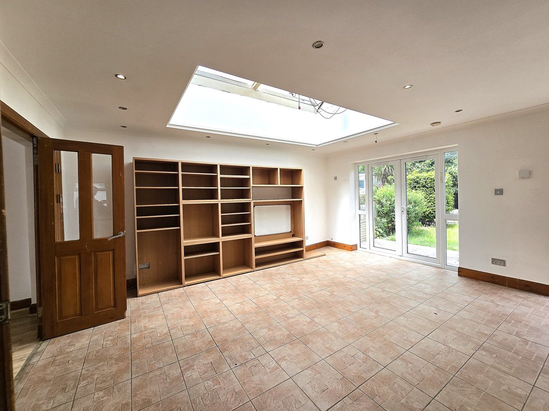 House in Barnet, England 4 - 18081203