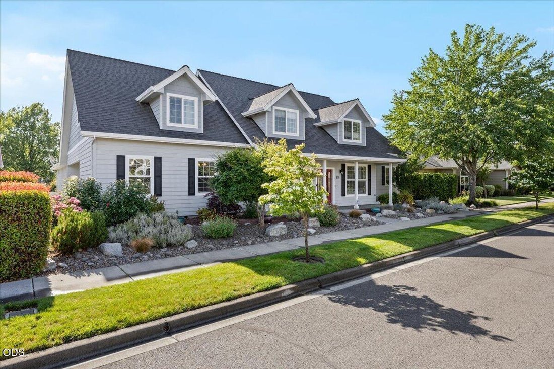 House in Medford, Oregon, United States 3 - 18084720