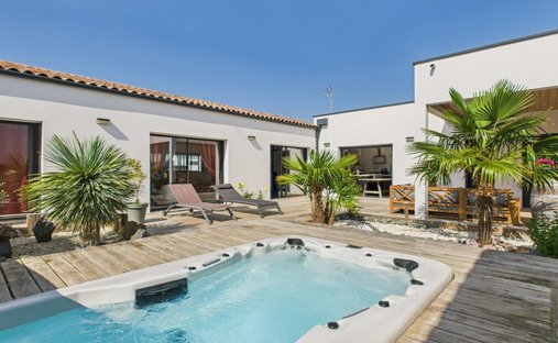 House in Angoulins, Nouvelle-Aquitaine, France 1