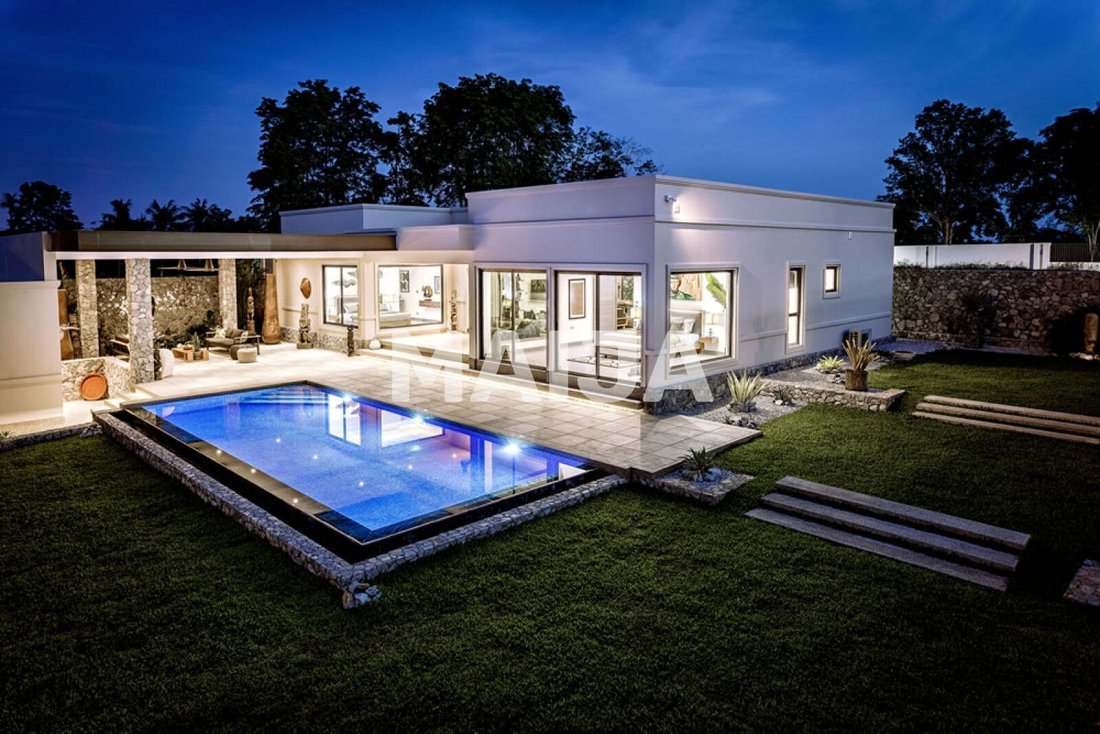 Villa in Bang Lamung Sub-district, Chon Buri, Thailand 2 - 18085049