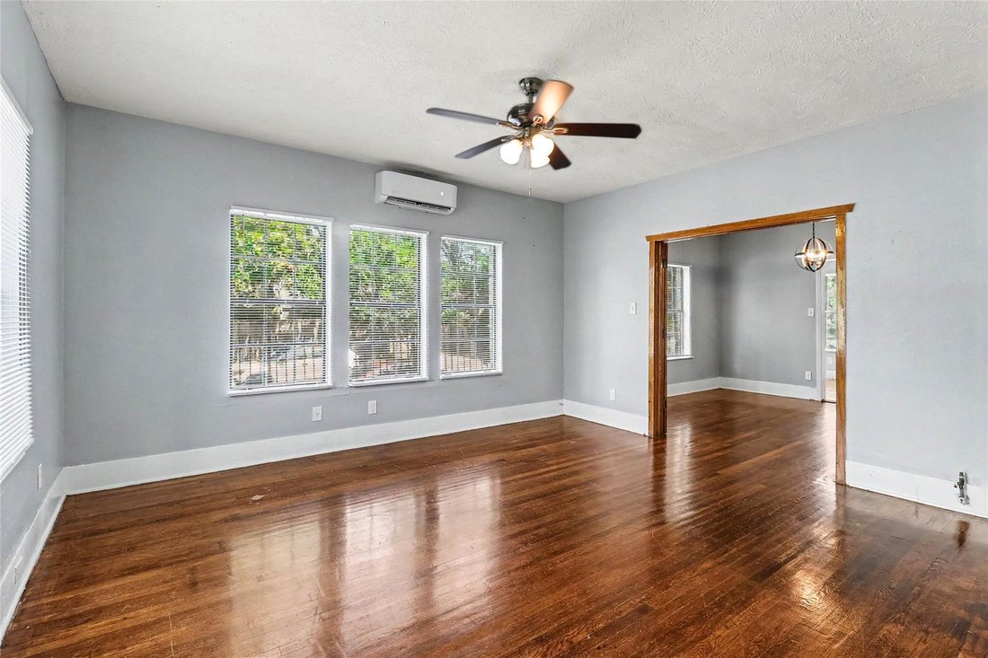 Houston, Texas, United States 4 - 18085812