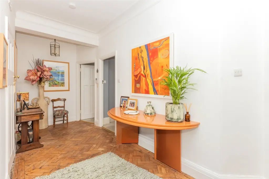 Apartment in Holly Village, Haringey, England 4 - 18081451