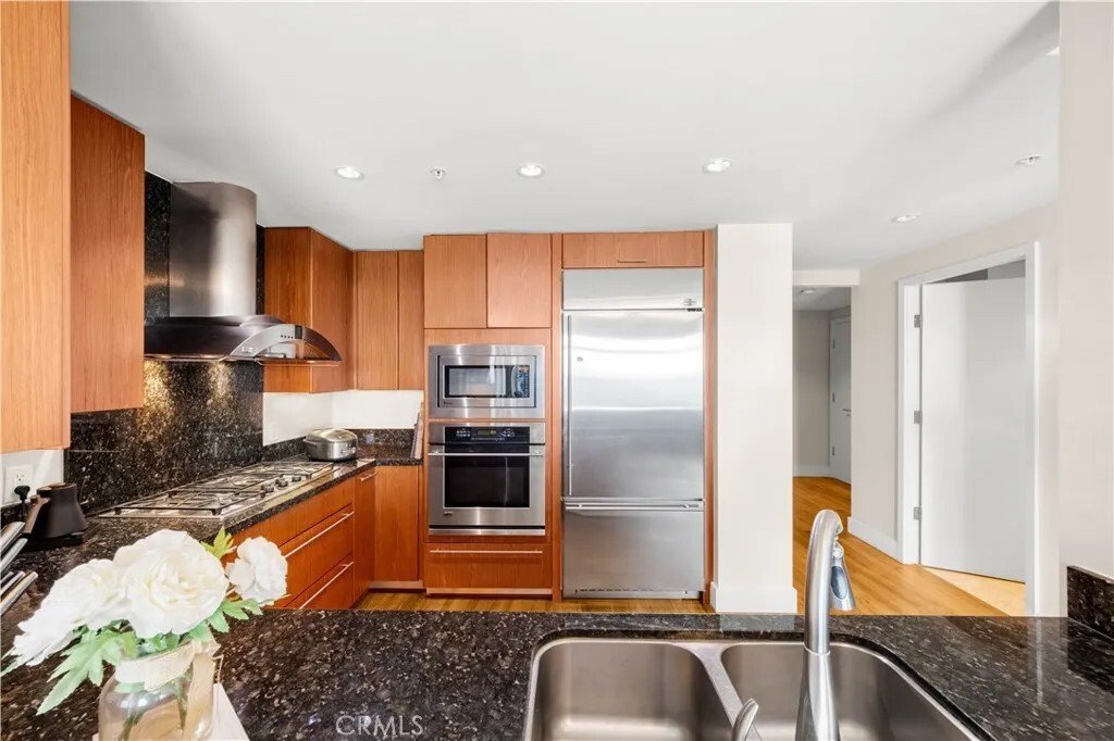 Condo in Irvine, California, United States 3 - 18081826