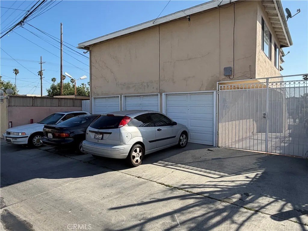 Los Angeles, California, United States 4 - 17433234