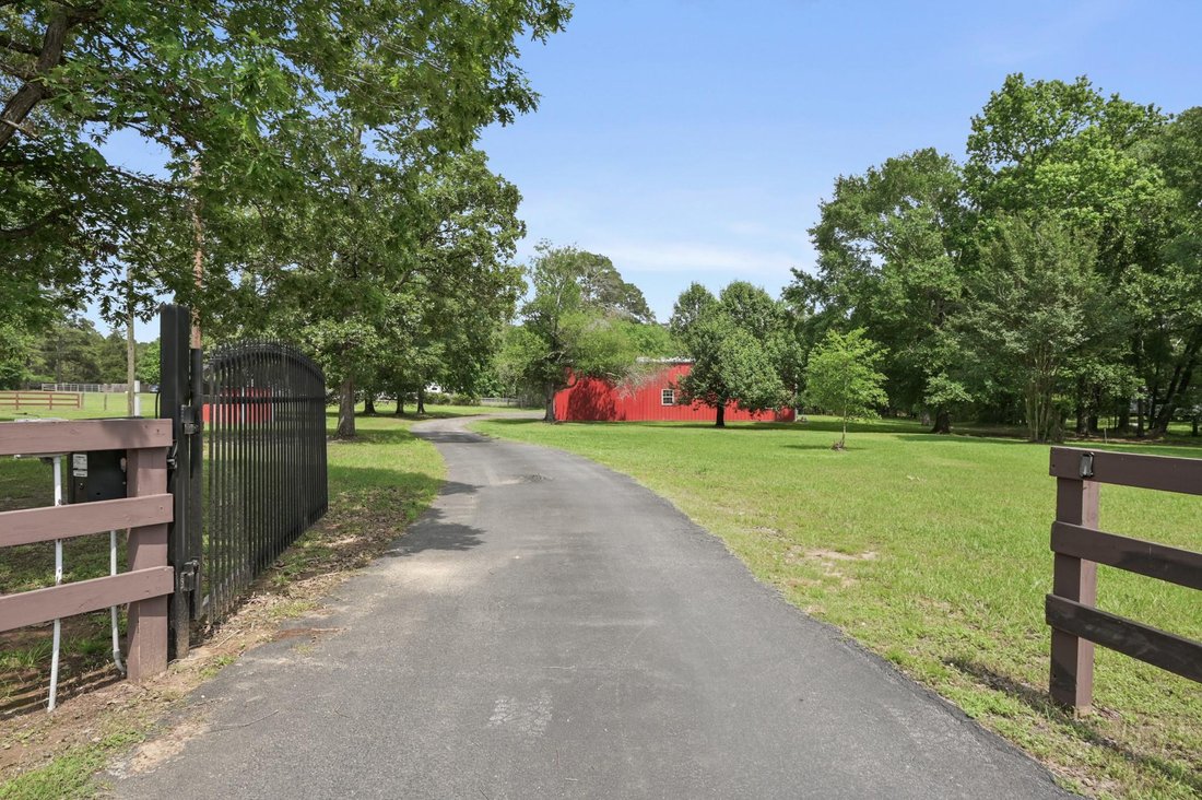 House in Montgomery, Texas, United States 3 - 18086163