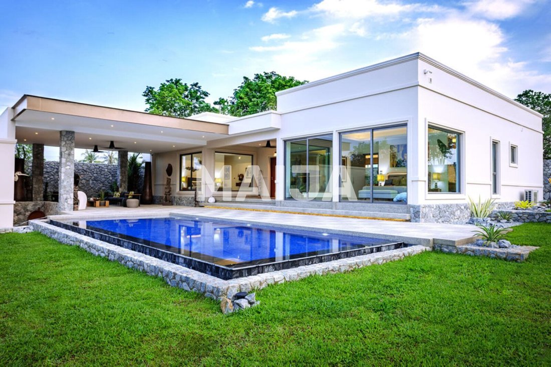 Villa in Bang Lamung Sub-district, Chon Buri, Thailand 1 - 18085049