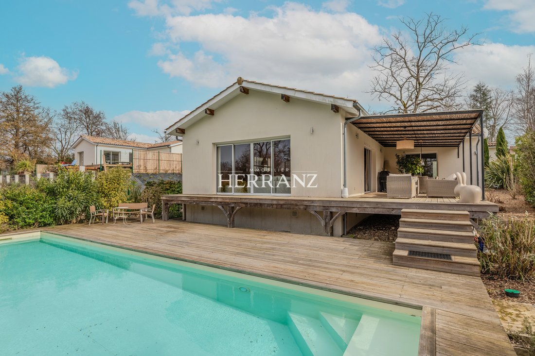 House in Saint-Sulpice-et-Cameyrac, Nouvelle-Aquitaine, France 4 - 17562892