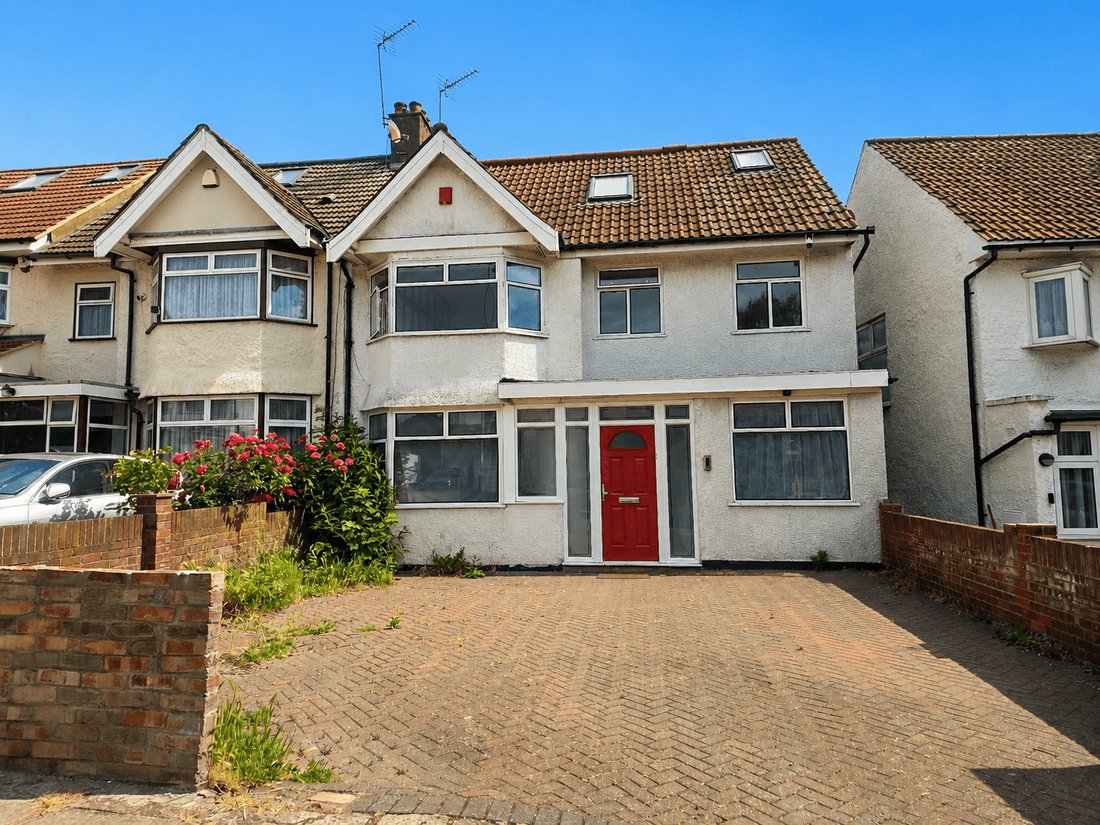 House in Barnet, England 1 - 18081203