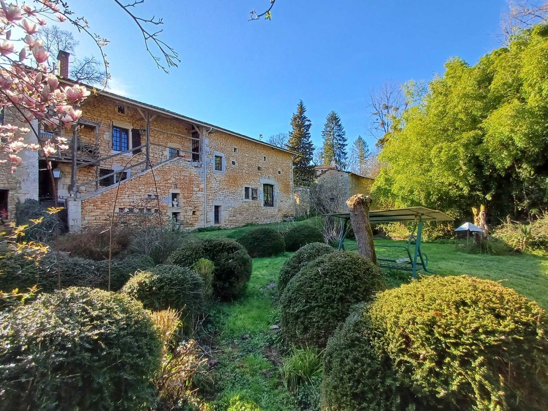 House in Chasseneuil-sur-Bonnieure, Nouvelle-Aquitaine, France 1 - 16699983