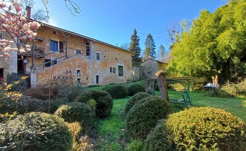 House in Chasseneuil-sur-Bonnieure, Nouvelle-Aquitaine, France 1