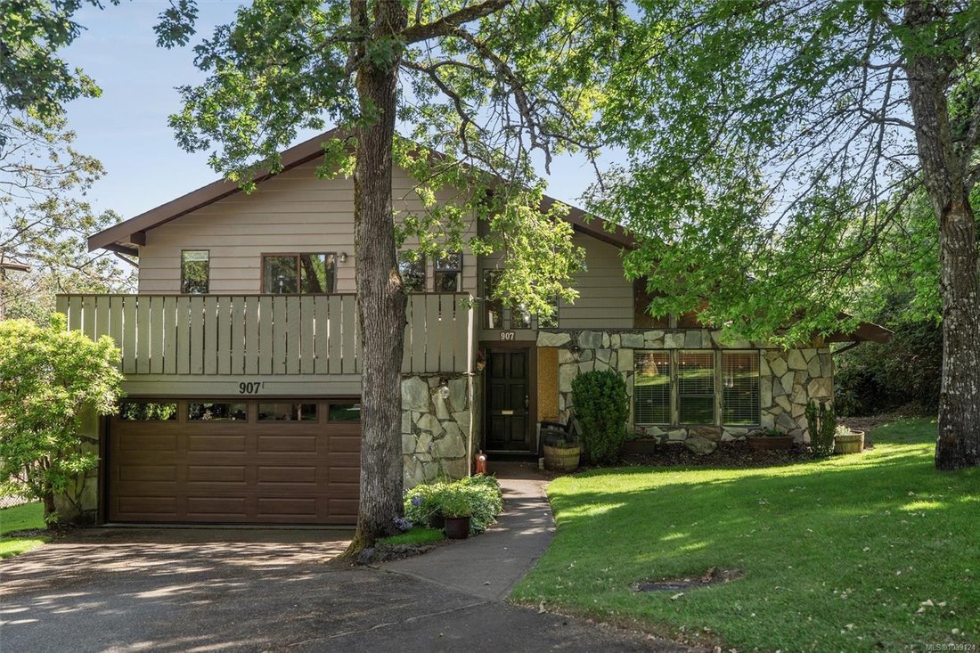 House in Saanich, British Columbia, Canada 1 - 18086703