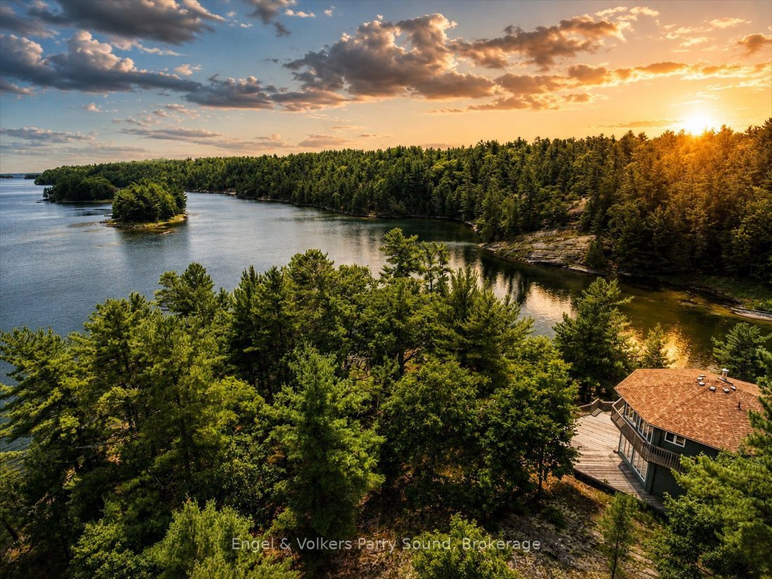 House in Ojibway Island, Ontario, Canada 1 - 18086702