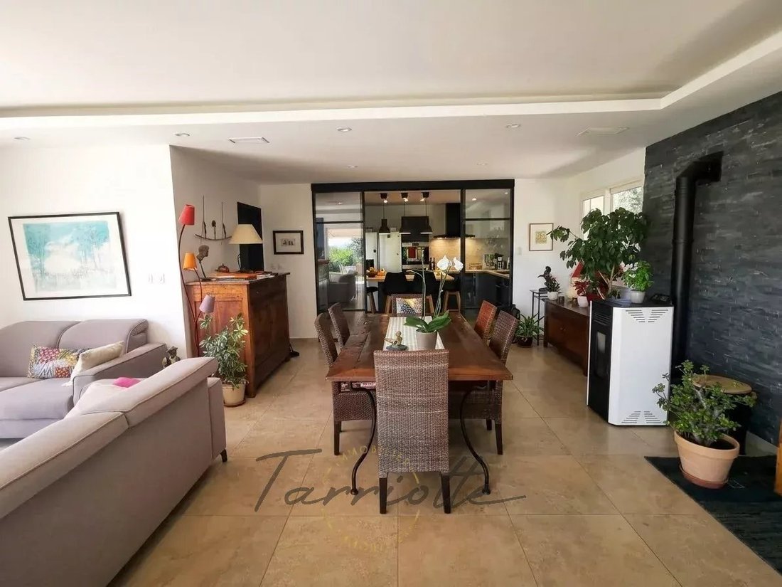 Villa in Alba-la-Romaine, Auvergne-Rhône-Alpes, France 4 - 18037049