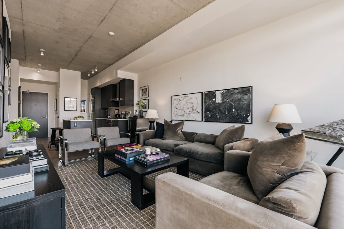 Condo in Toronto, Ontario, Canada 5 - 18089813