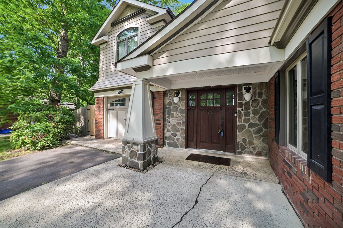 House in Metuchen, New Jersey, United States 3 - 18083944