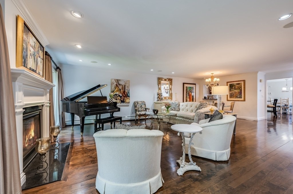 Condo in Newton, Massachusetts, United States 4 - 18086665