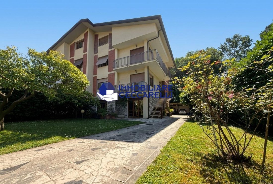 Country House in Center, Massa, Italy 1 - 18087268