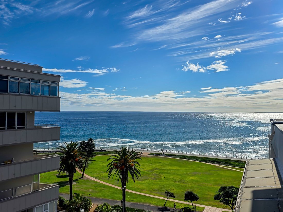 Apartment in Three Anchor Bay, Atlantic Seaboard, Cape Town 1 - 18084946