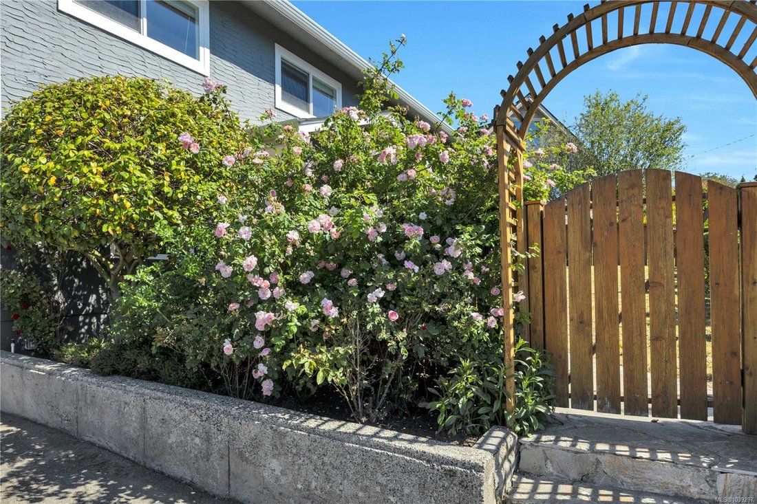 House in Saanich, British Columbia, Canada 5 - 18086661