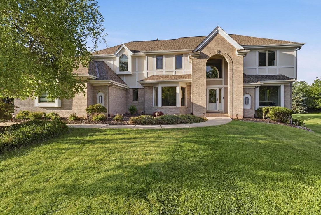 House in Pewaukee, Wisconsin, United States 3 - 18086386