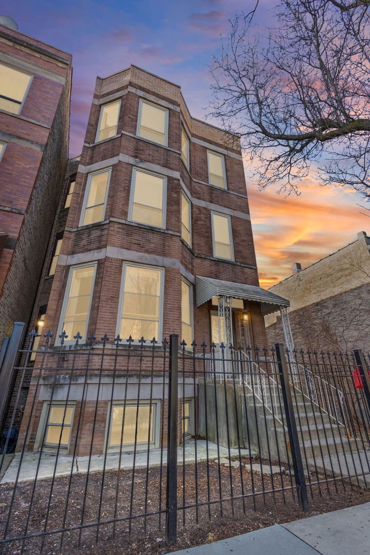 Chicago, Illinois, United States 2 - 18086239