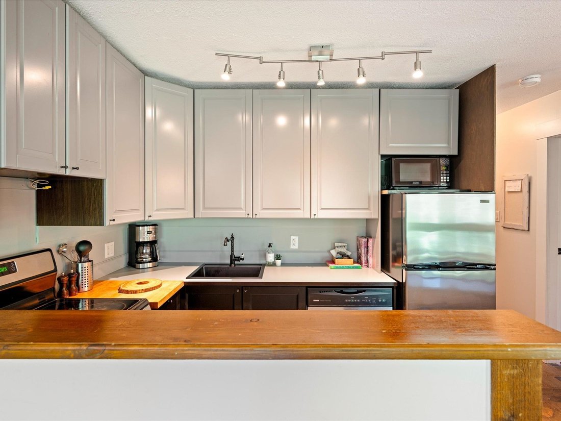 Townhouse in Whistler, British Columbia, Canada 4 - 18086721