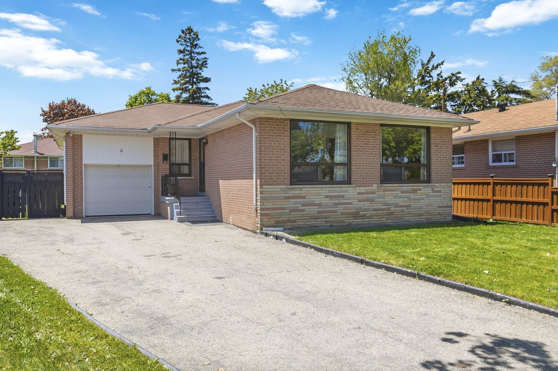 House in Toronto, Ontario, Canada 2 - 18082820