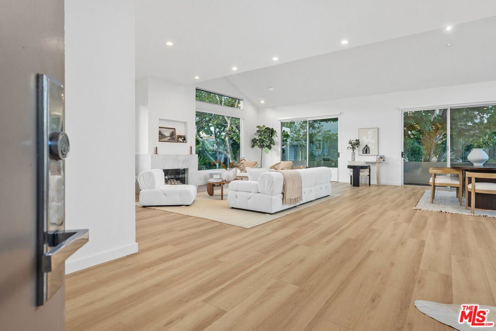 House in Los Angeles, California, United States 5 - 18081600