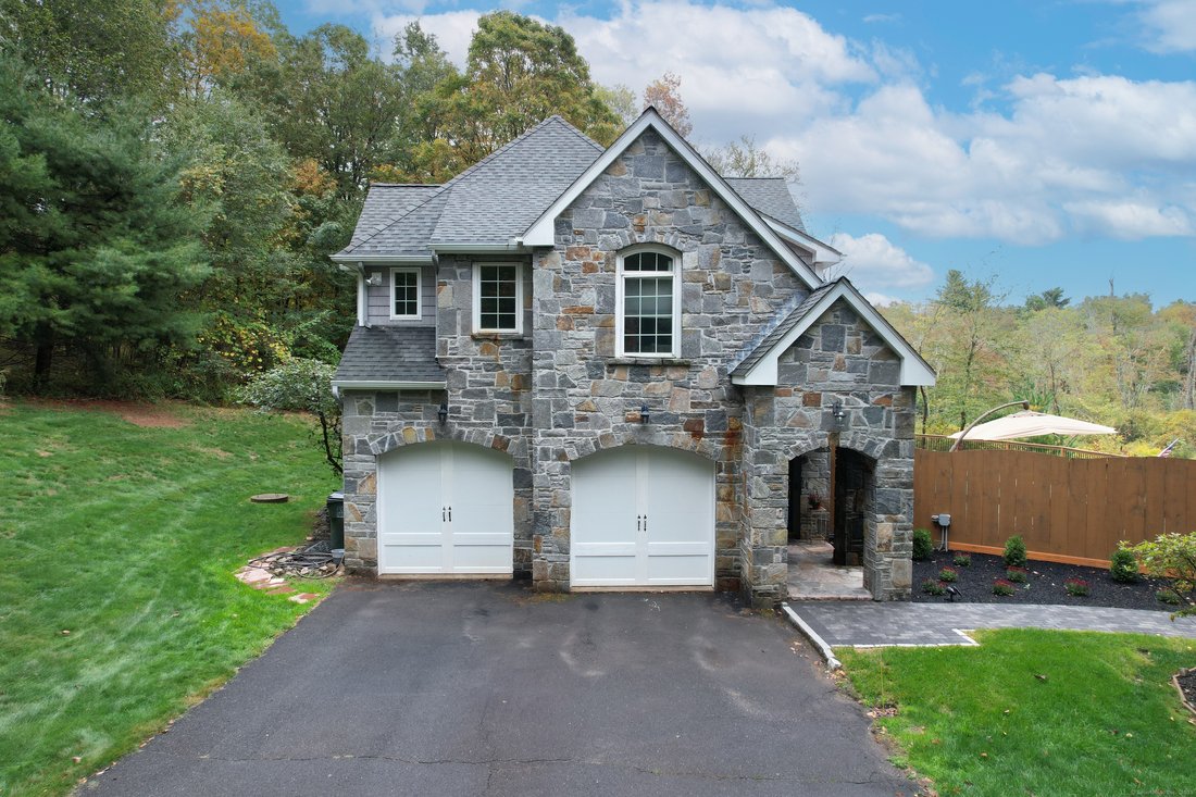 House in Watertown, Connecticut, United States 4 - 18089517