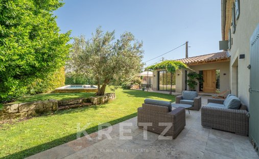 House in Saint-Rémy-de-Provence, Provence-Alpes-Côte d'Azur, France 1
