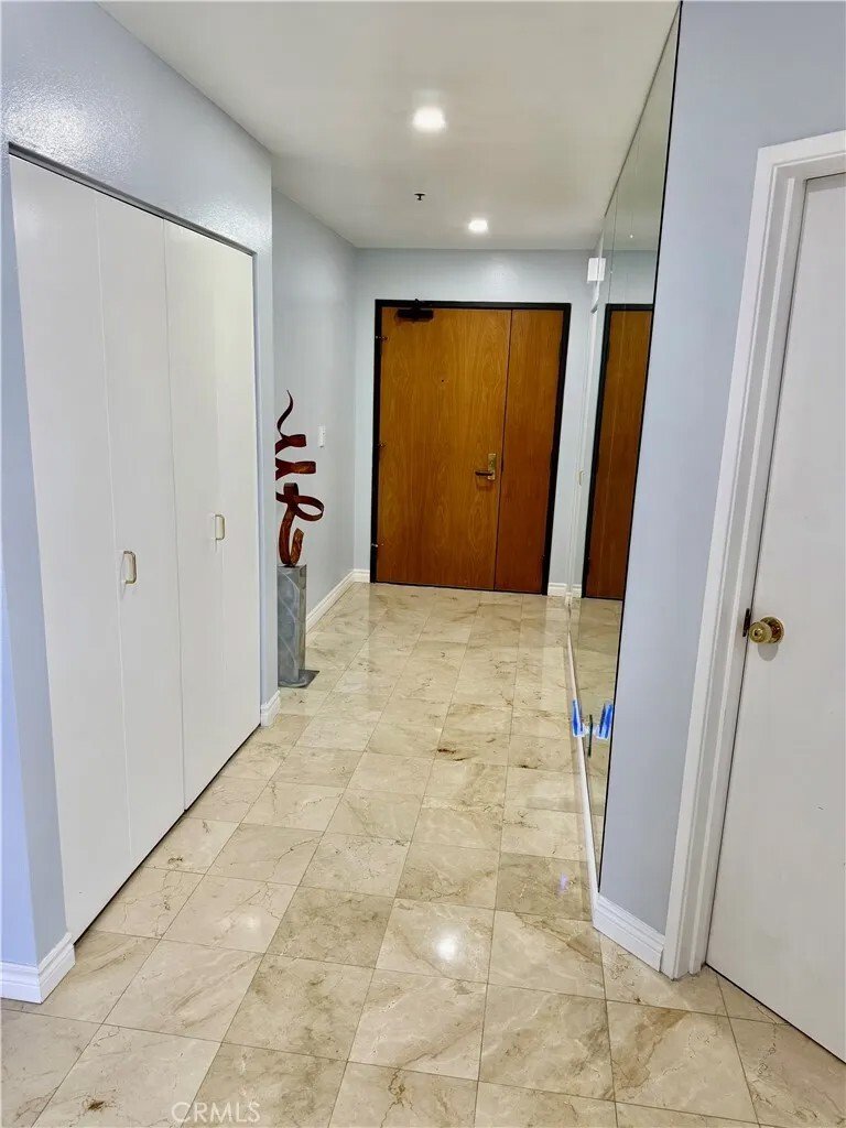 Condo in Signal Hill, California, United States 2 - 17855411