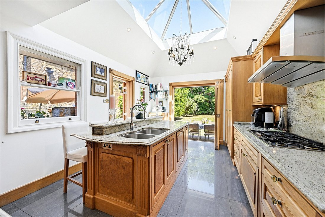 House in Chiswick, Hounslow, England 5 - 18082472