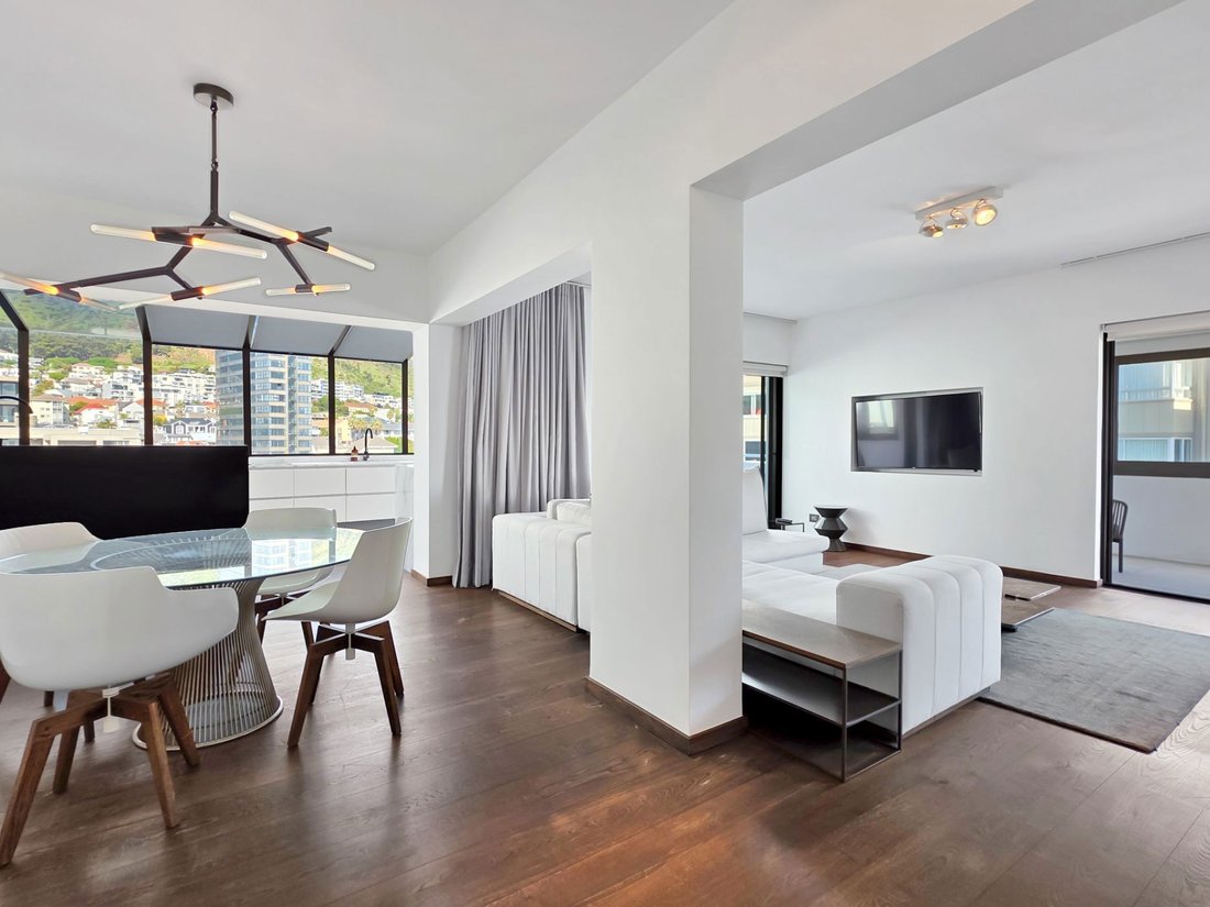 Apartment in Three Anchor Bay, Atlantic Seaboard, Cape Town 3 - 18084946