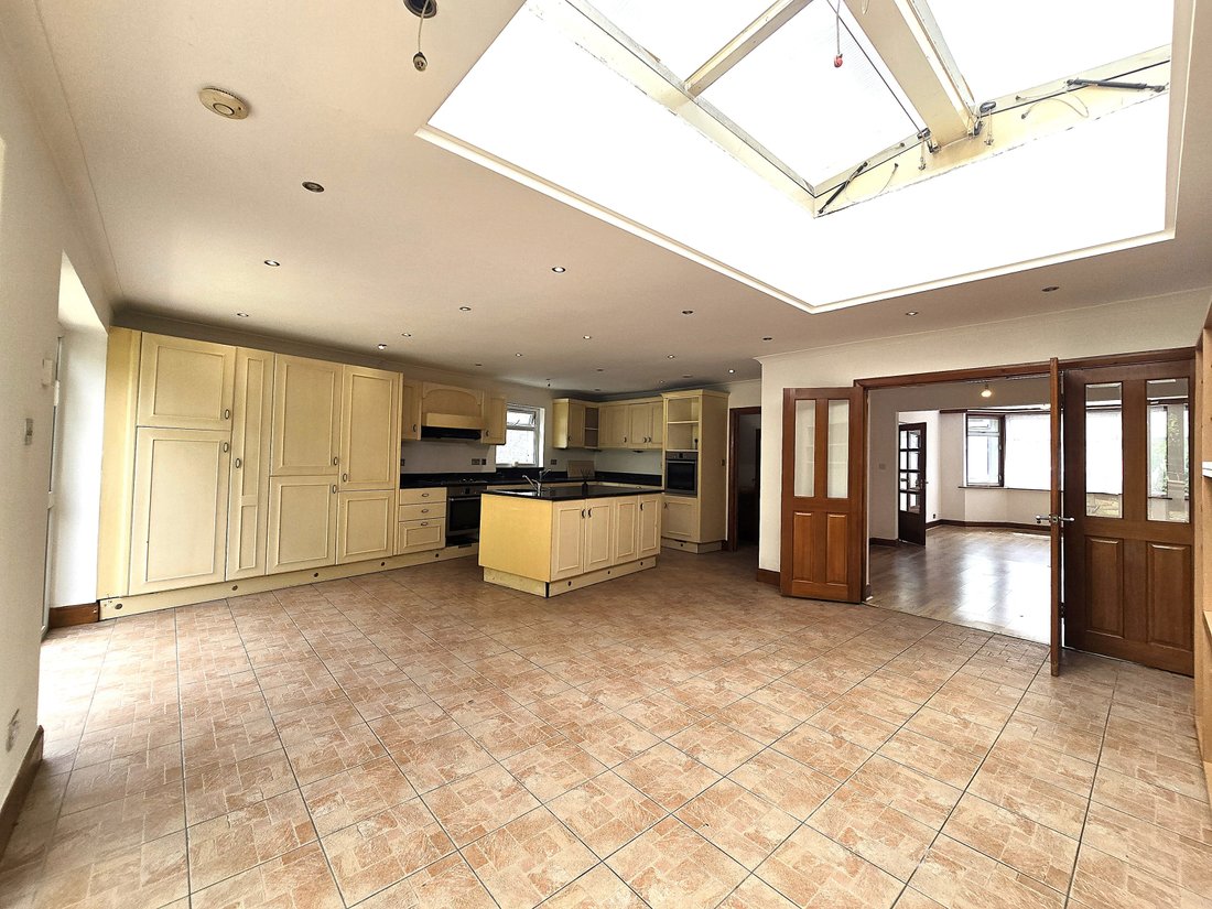 House in Barnet, England 3 - 18081203