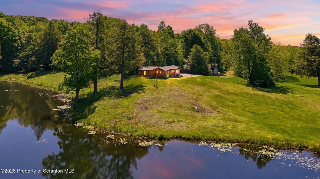 House in Waymart, Pennsylvania, United States 1 - 18061101