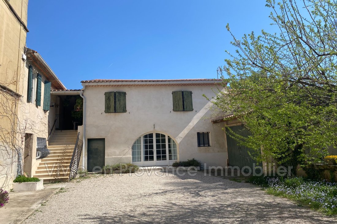 Villa in Nord et Ouest, Eyguières, France 3 - 18089581