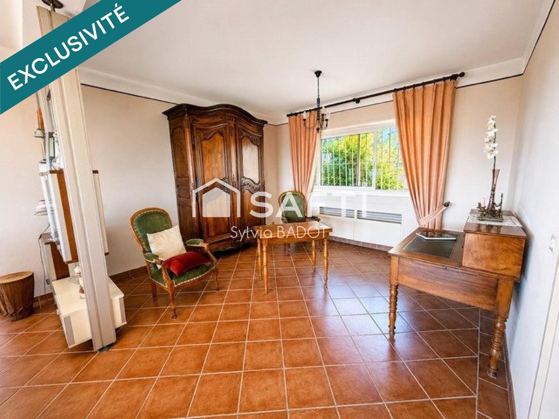 House in Centre Ville, Carqueiranne, France 4 - 18083970