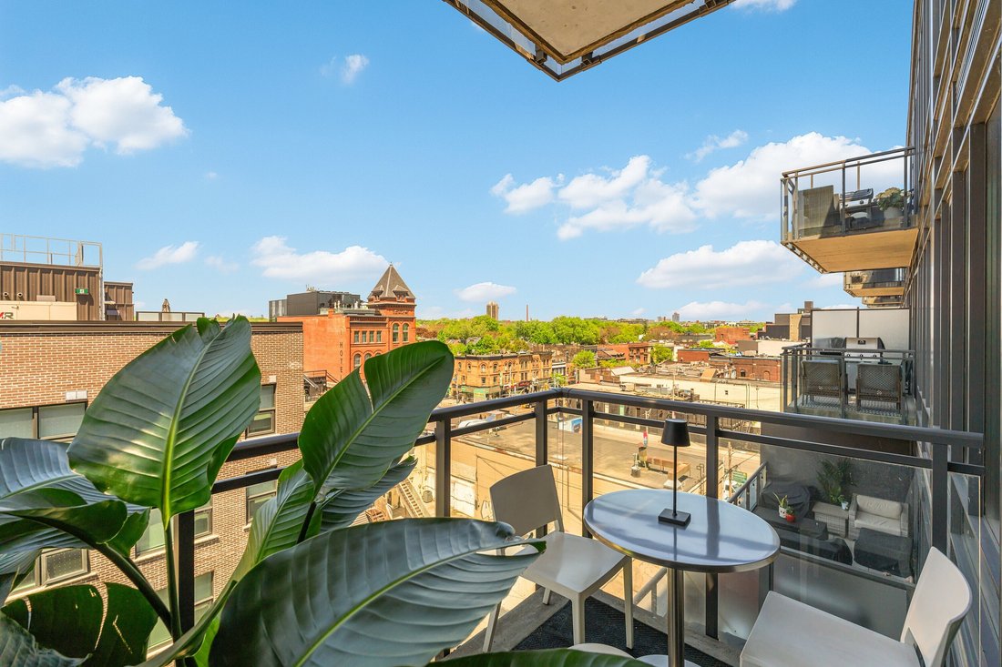 Condo in Toronto, Ontario, Canada 2 - 18089813