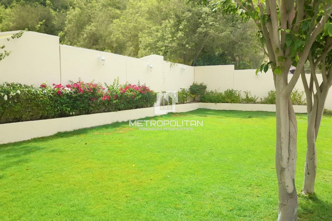 Villa in The Meadows, Dubai, United Arab Emirates 3 - 17691002