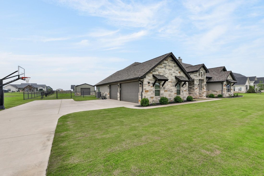 House in Seguin, Texas, United States 3 - 18088805