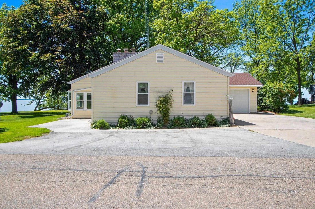 House in Chilton, Wisconsin, United States 3 - 18086385