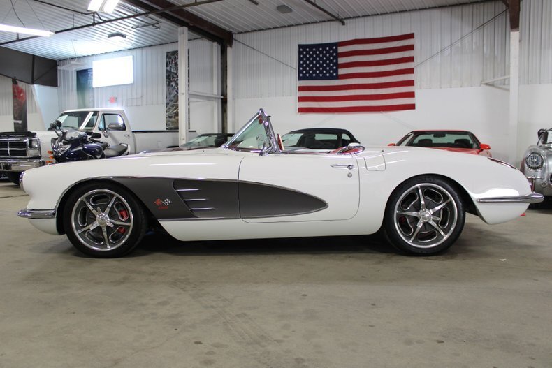 Cabriolet in Traverse City, United States 3 - 18089133
